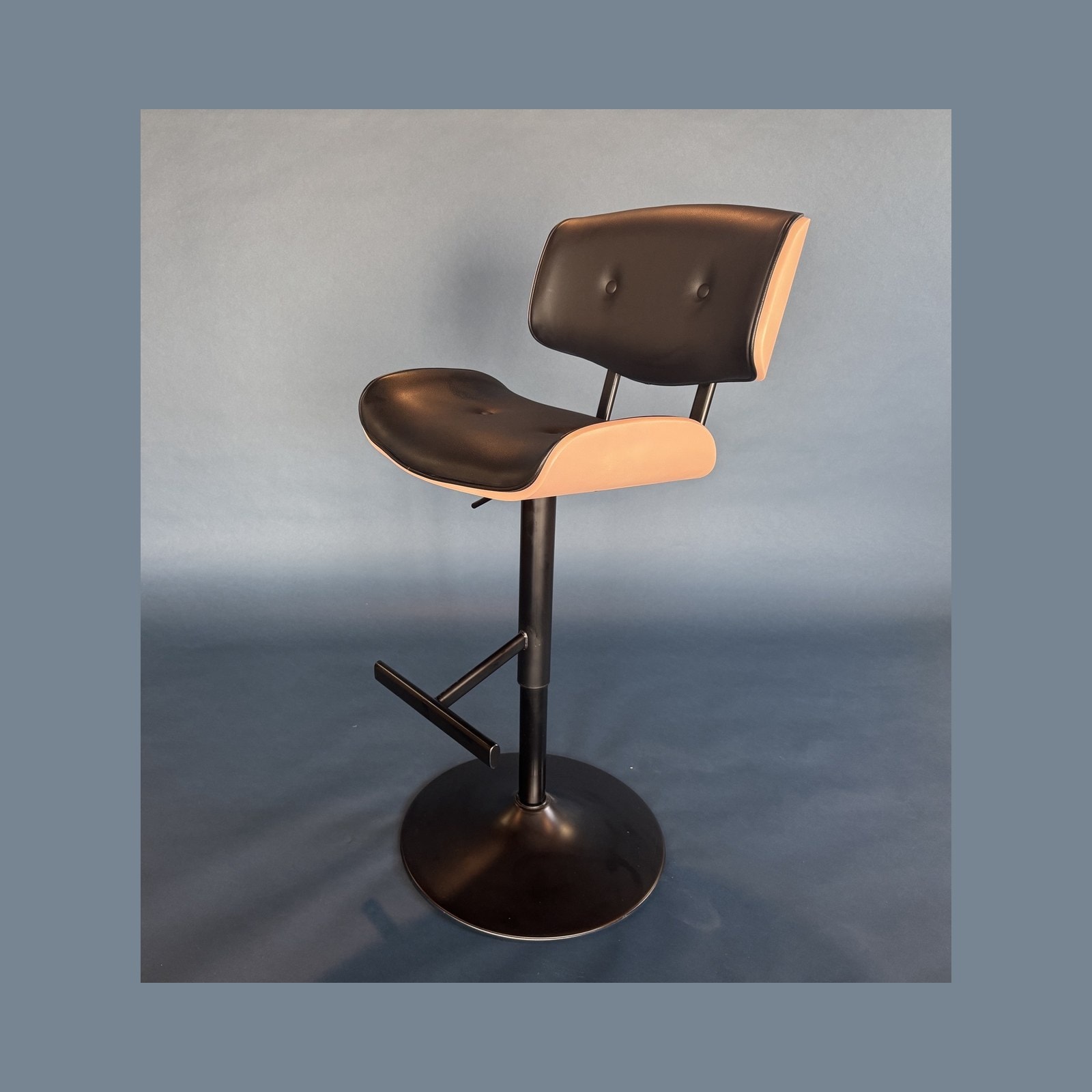 Mid-Century Lounge Chair